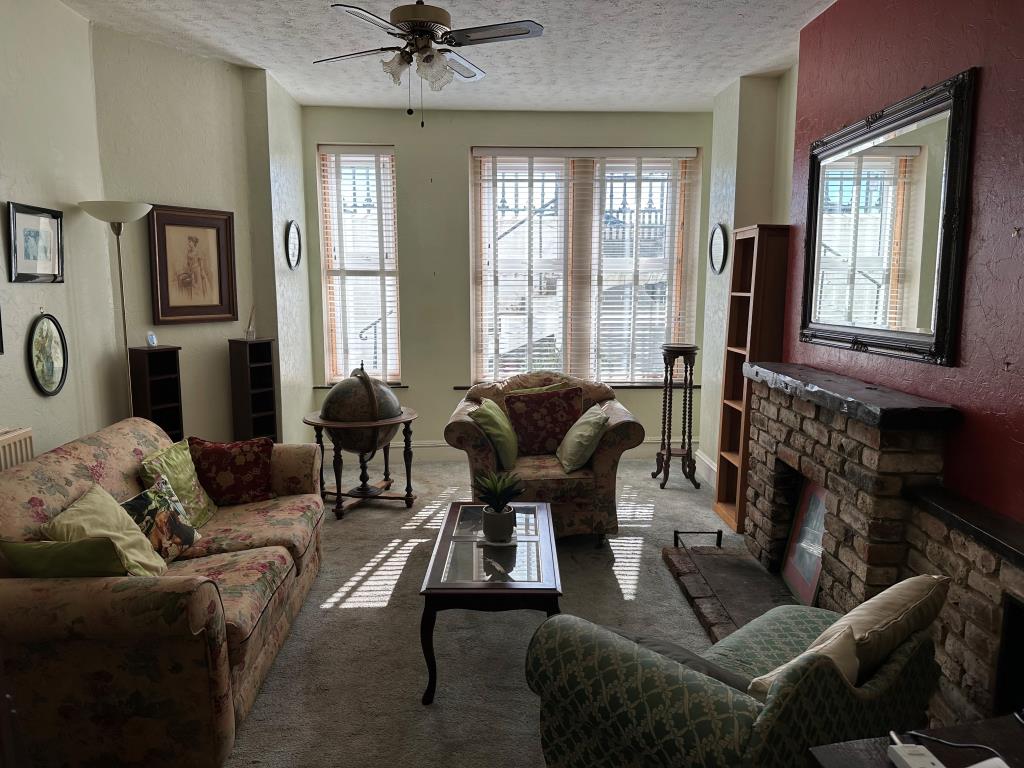 Lot: 145 - ONE-BEDROOM GARDEN FLAT FOR IMPROVEMENT - Living Room with windows toward front of property